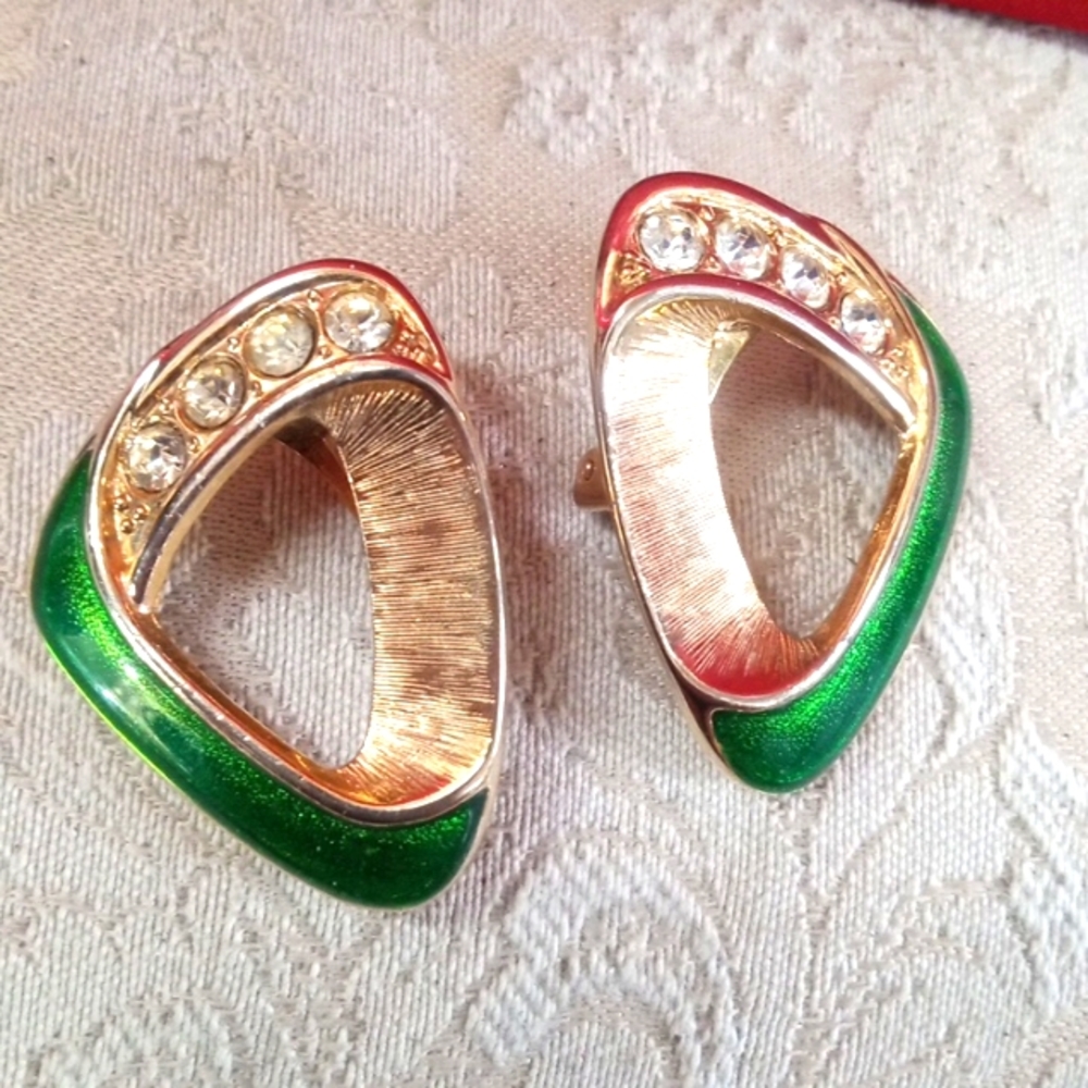 Beautiful vintage triangle gold and green with stones clip on earrings